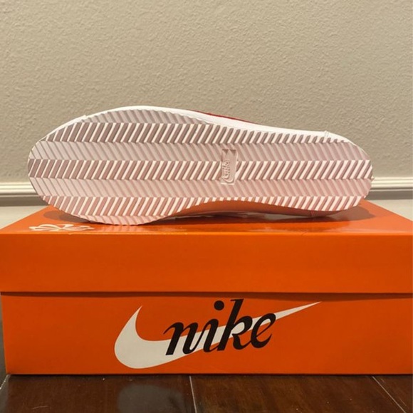 Nike cortez size 11 never worn - Picture 2 of 4